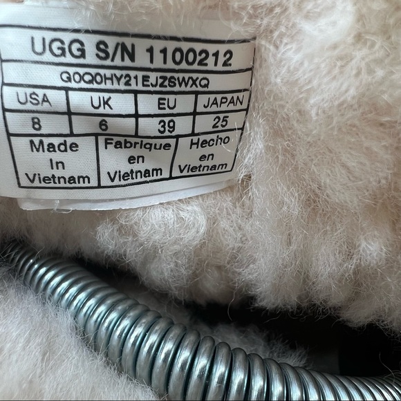 UGG Mini Bailey Bow Size 8W - Picture 7 of 7